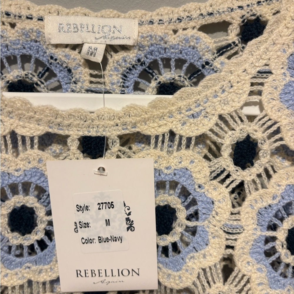 Gorgeous Women's/Teen's Crochet Floral Lace Top - Size Medium NWT - Picture 8 of 16